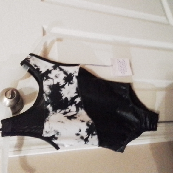 Cute little girls swimsuit with a shimmer look. NWT - Picture 2 of 6